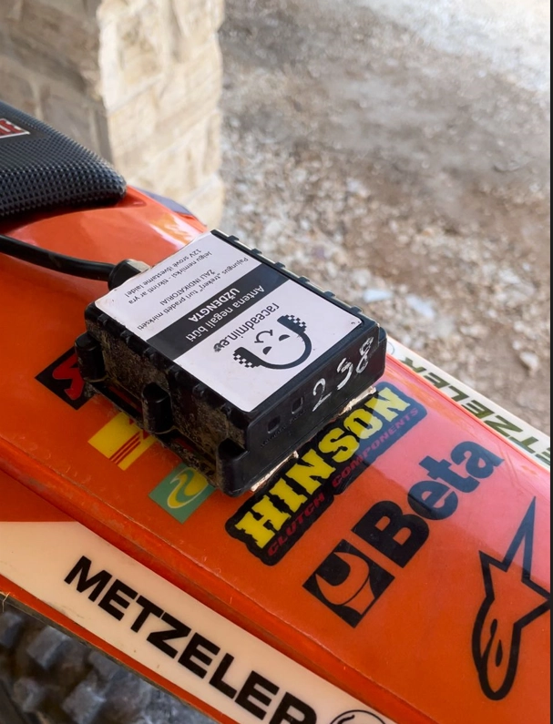 Tracker connectors